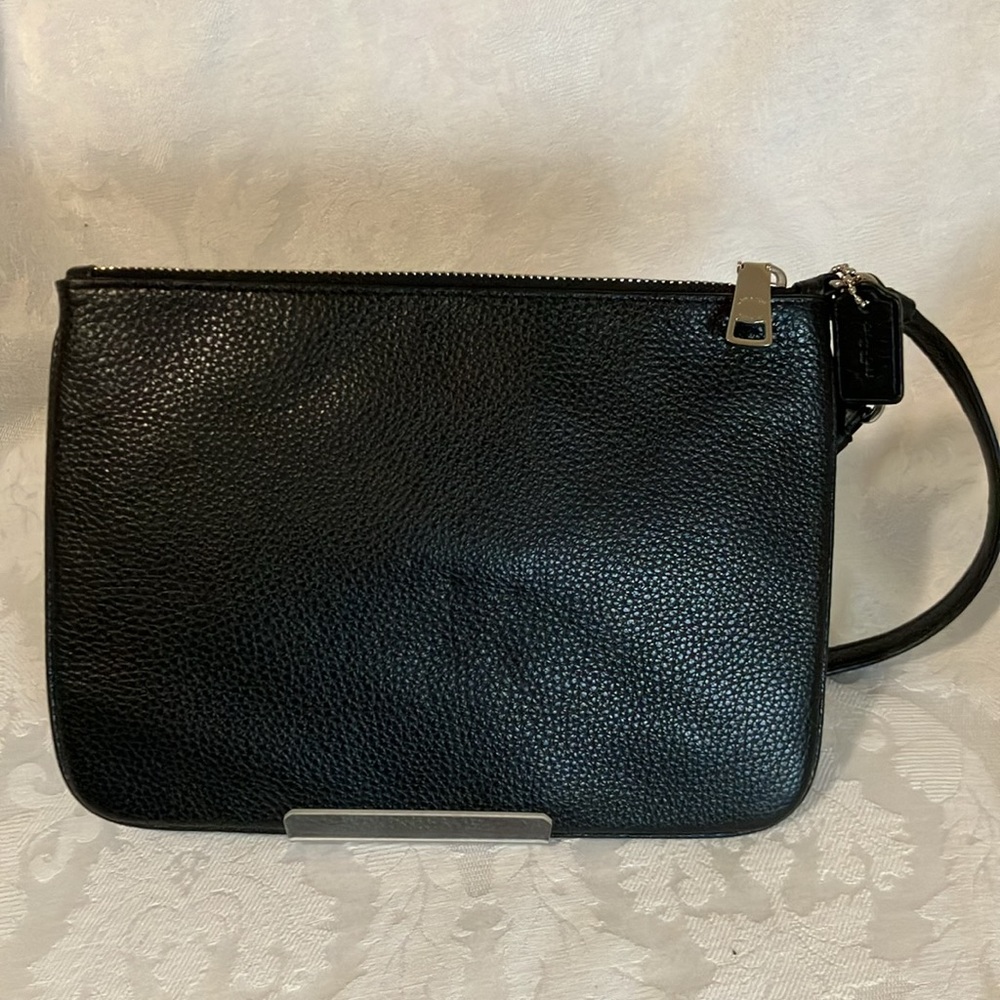 Coach limited Edition Marvel Bubble Pouch Wristlet Like New - Picture 2 of 6